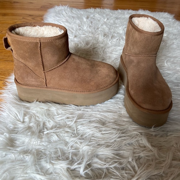 UGG Classic Platform Mini - Picture 2 of 4